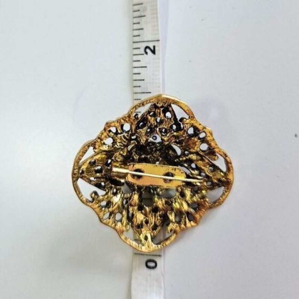 *Sale* Gold tone rhinestone brooch - Picture 5 of 8